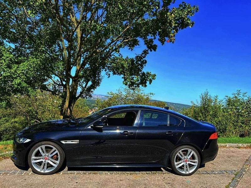 Gebraucht 2016 Jaguar XE R-Sport Limousine | € 9.000 - Bild 1/4