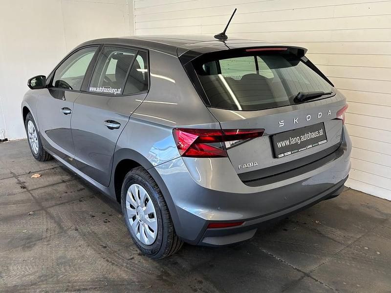 Neu Skoda Fabia Essence 95 PS (69 kW) 2026 Mittelgrau  metallic Kleinwagen