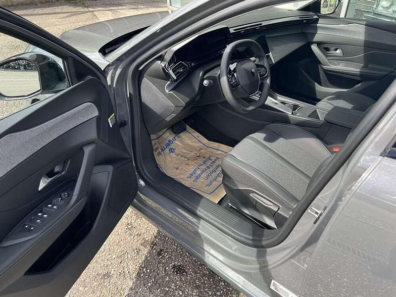 Neu Peugeot 308 Allure 131 PS (96 kW) 2025 Grau Limousine
