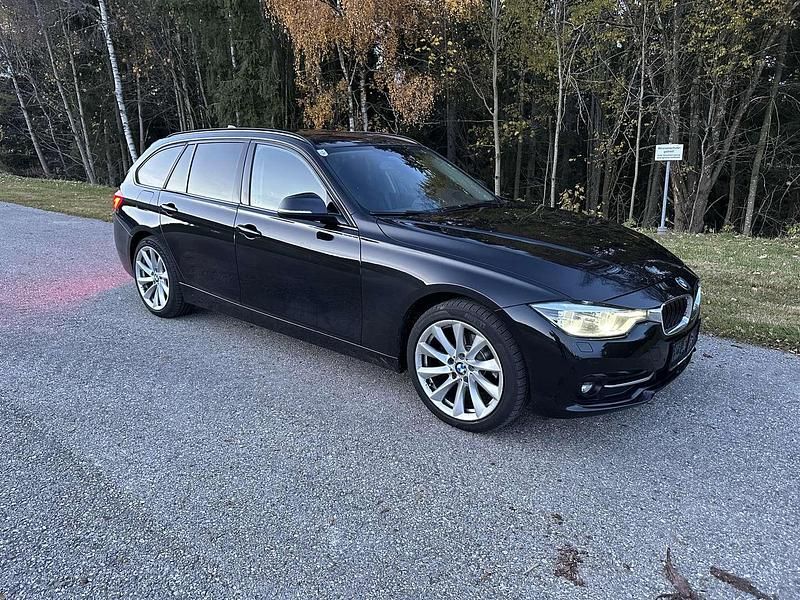 Schwarz Gebraucht 2015 BMW 318 Sport Line Kombi | € 19.000 (Fairer Preis) - Bild 1/4
