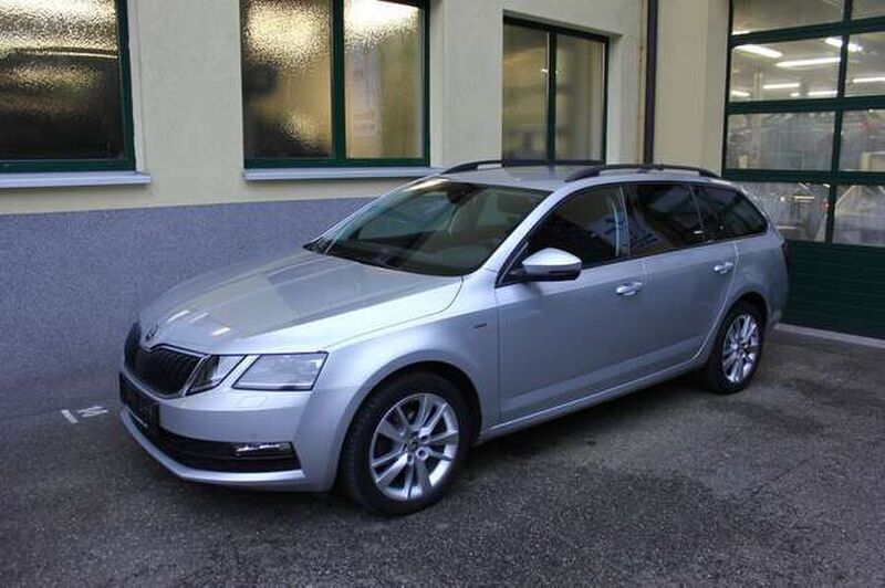 Silber Gebraucht 2018 Skoda Octavia Kombi | € 18.990 (Teuer) - Bild 1/4