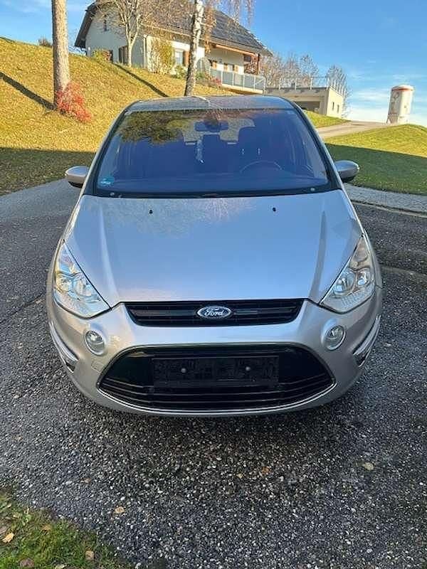 Gebraucht Ford S-MAX Titanium 140 PS (102 kW) 2013 Silber Van / Kleinbus
