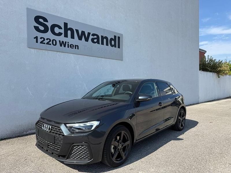 Neu Audi A1 Sportback Design 115 PS (84 kW) 2025 Hellgrau  metallic Kleinwagen