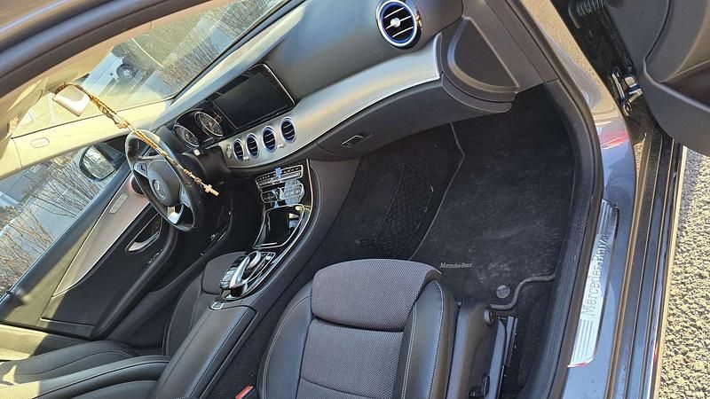 Gebraucht Mercedes E220 Avantgarde 194 PS (142 kW) 2017 Grau Kombi