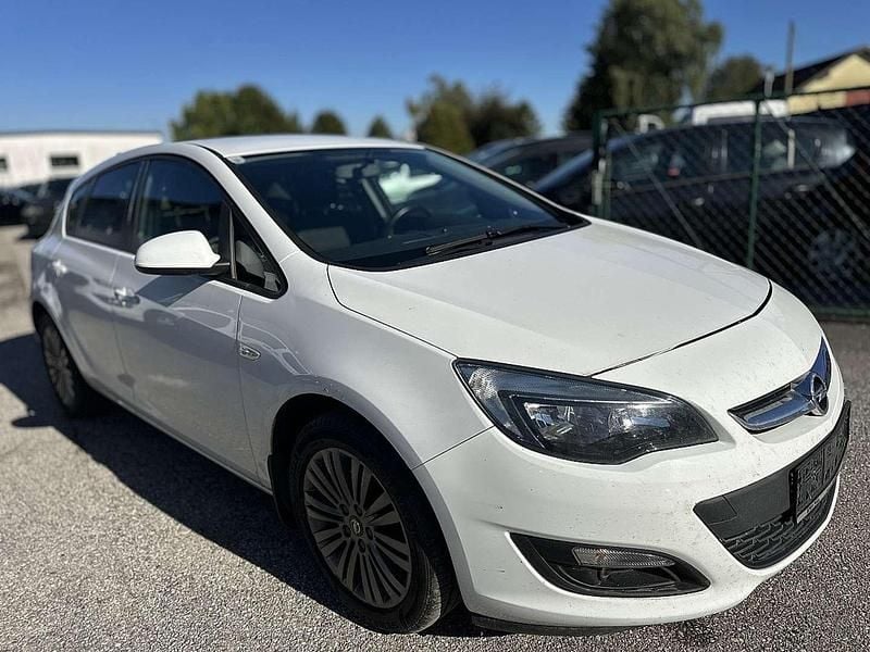 Weiß Gebraucht 2014 Opel Astra Limousine | € 3.490 - Bild 1/4