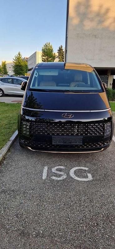 Schwarz Gebraucht 2023 Hyundai Staria Van / Kleinbus | € 48.500 (Fairer Preis) - Bild 1/4