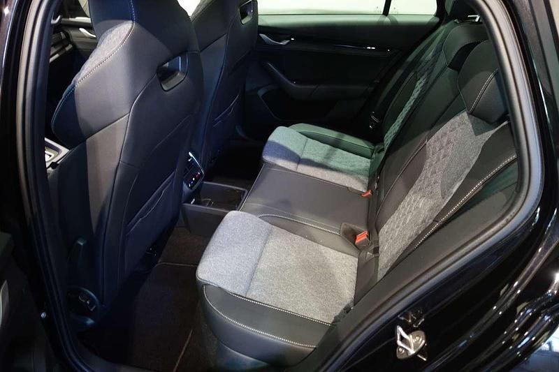 Gebraucht Skoda Octavia SportLine 204 PS (150 kW) 2025 Schwarz Kombi