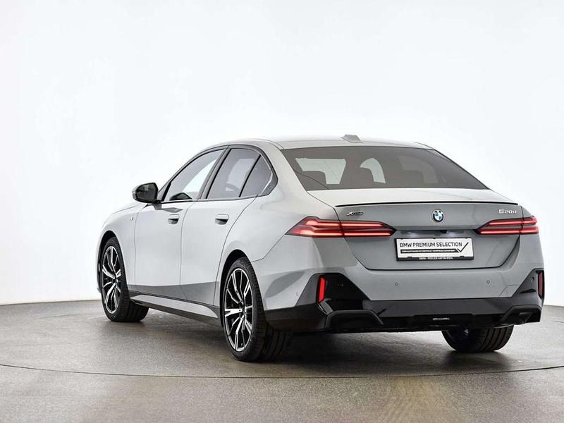 Gebraucht BMW 520 M Sport 197 PS (144 kW) 2025 Grau Limousine