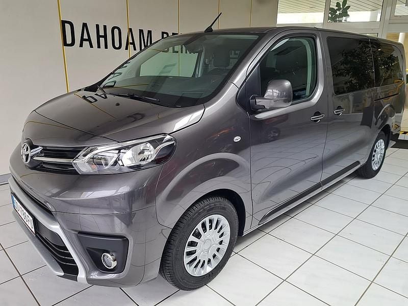 Falcon grey met. Gebraucht 2023 Toyota Proace Verso Kombi | € 35.990 (Superpreis) - Bild 1/1