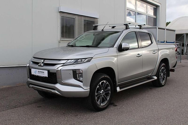 Silber Gebraucht 2020 Mitsubishi L SUV | € 31.950 - Bild 1/4