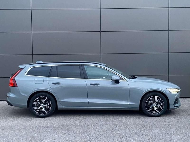 Gebraucht Volvo V60 Core 197 PS (144 kW) 2025 Grau Kombi
