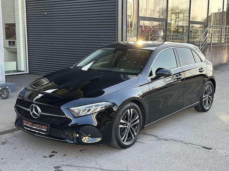 Gebraucht Mercedes A180 Progressive 136 PS (100 kW) 2023 Schwarz Limousine