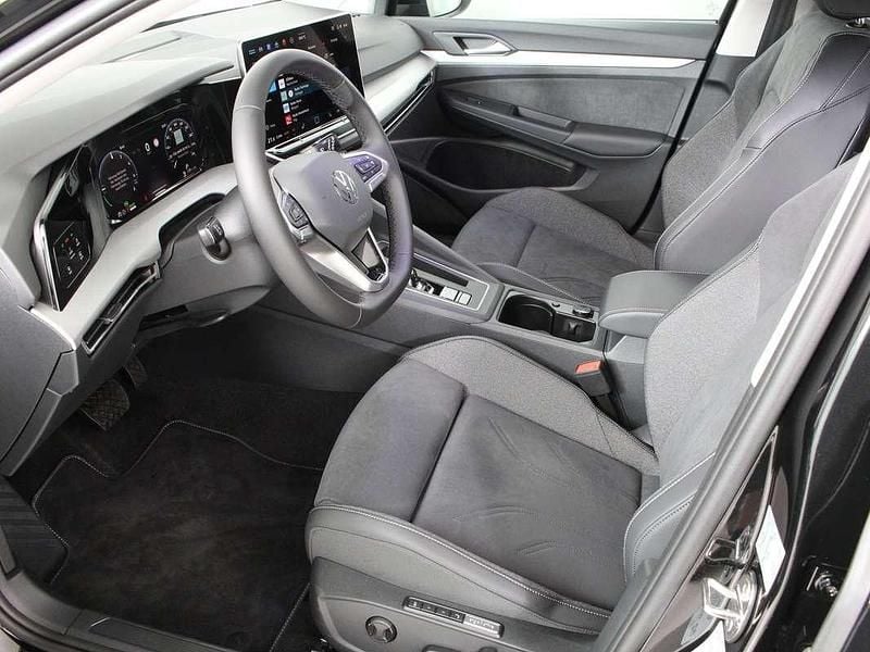 Gebraucht VW Golf VIII 150 PS (110 kW) 2025 Schwarz Limousine