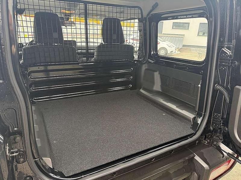 Gebraucht Suzuki Jimny 102 PS (75 kW) 2024 Schwarz SUV
