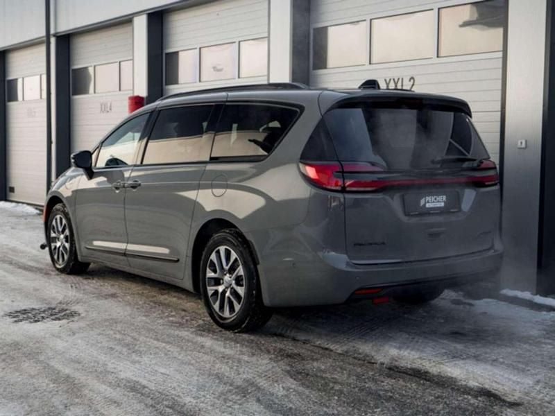 Gebraucht Chrysler Pacifica 264 PS (194 kW) 2024 Grau Van