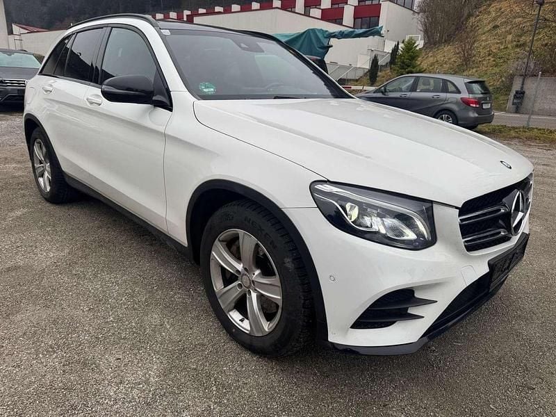 Weiß Gebraucht 2016 Mercedes GLC250 AMG line SUV | € 19.900 (Superpreis) - Bild 1/4
