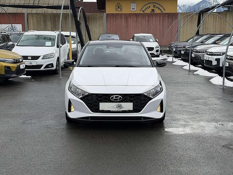 Gebraucht Hyundai i20 101 PS (74 kW) 2021 Weiß Kleinwagen