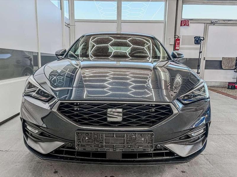 Neu Seat Leon FR 150 PS (110 kW) 2025 Grau Limousine