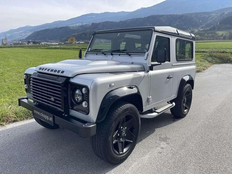 Grau Gebraucht 2016 Land Rover Defender SE SUV | € 86.900 (Teuer) - Bild 1/4