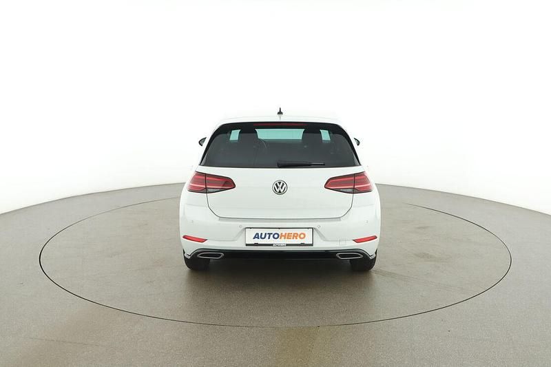 Gebraucht VW Golf VII Highline 116 PS (85 kW) 2019 Weiß Limousine