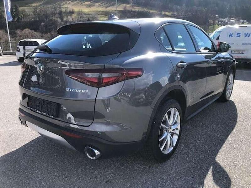 Gebraucht Alfa Romeo Stelvio Super 209 PS (153 kW) 2018 Grau SUV