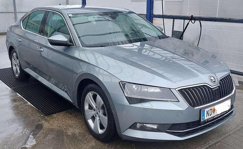 Silber Gebraucht 2016 Skoda Superb Style Limousine | € 13.500 (Fairer Preis) - Bild 1/4