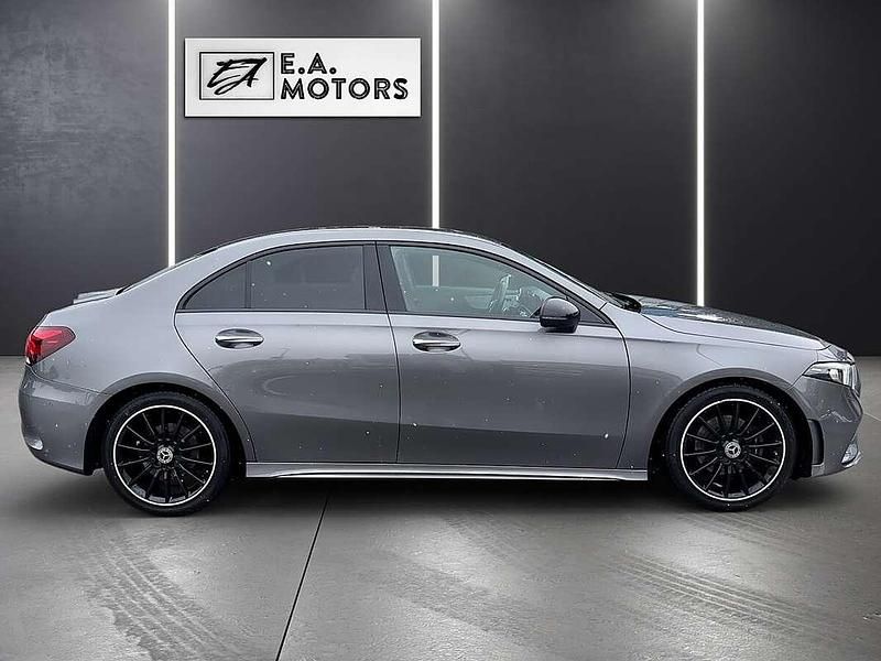 Gebraucht Mercedes A180 AMG line 116 PS (85 kW) 2019 Grau Limousine