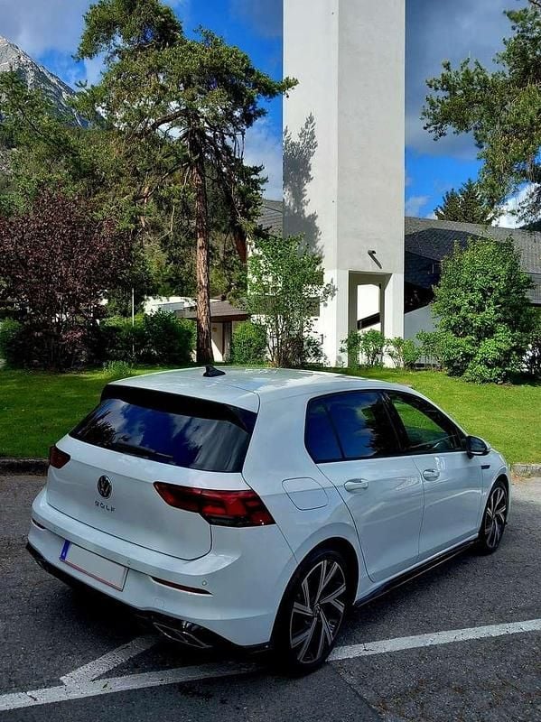 Gebraucht VW Golf VIII R-line 131 PS (96 kW) 2023 Limousine