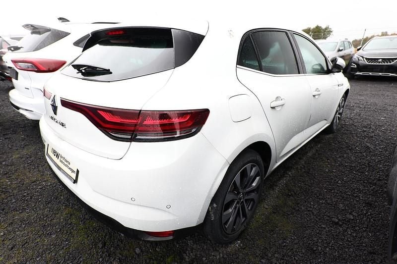Gebraucht Renault Mégane IV Techno 140 PS (102 kW) 2023 Weiß Limousine