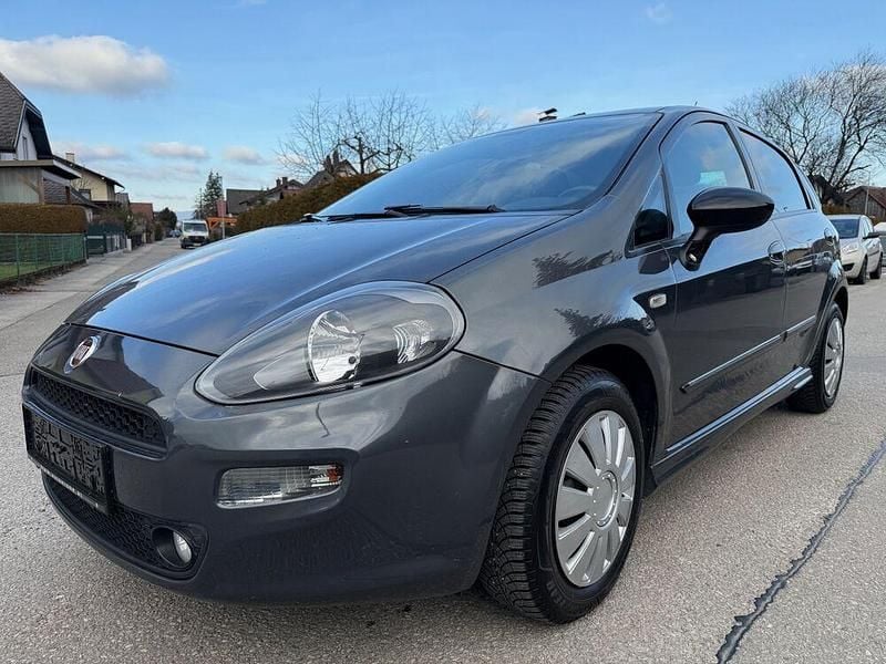 Gebraucht Fiat Punto Easy 78 PS (57 kW) 2014 Grau Kleinwagen