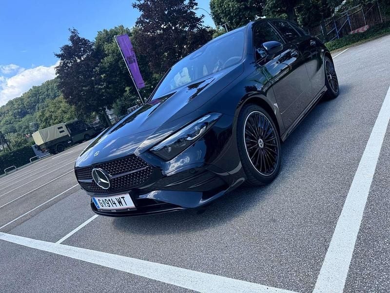 Gebraucht Mercedes A200 163 PS (119 kW) 2024 Schwarz Limousine