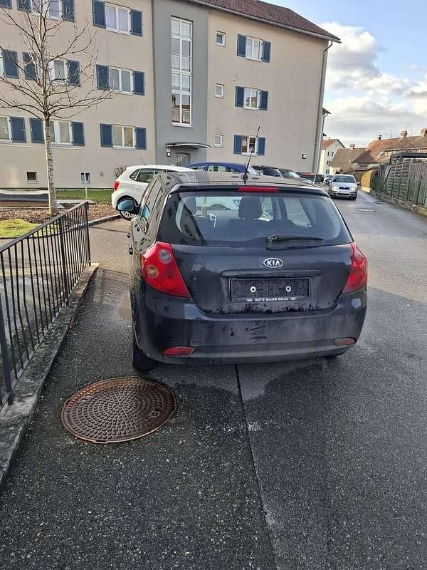 Gebraucht Kia Ceed Active 116 PS (85 kW) 2007 Schwarz Kleinwagen