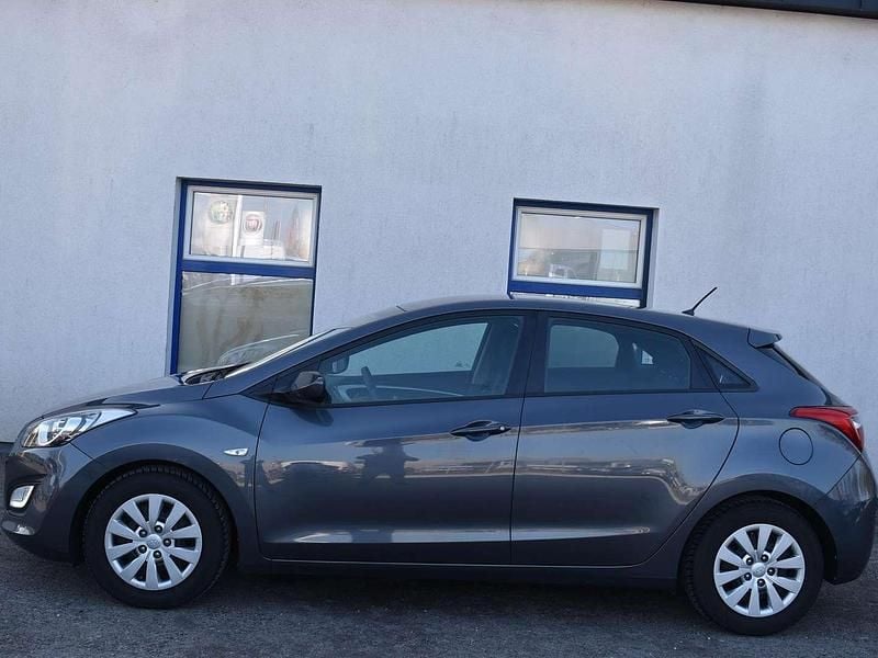 Gebraucht Hyundai i30 Life 99 PS (72 kW) 2017 Grau Limousine