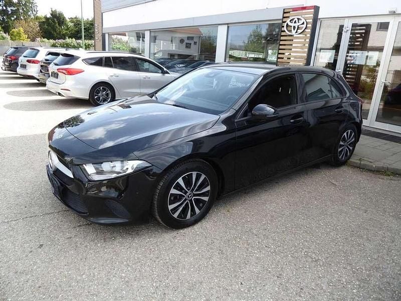 Gebraucht Mercedes A200 150 PS (110 kW) 2021 Schwarz Limousine