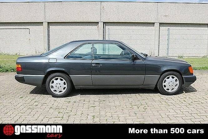 Gebraucht Mercedes 230 132 PS (97 kW) 1992 Schwarz Coupé