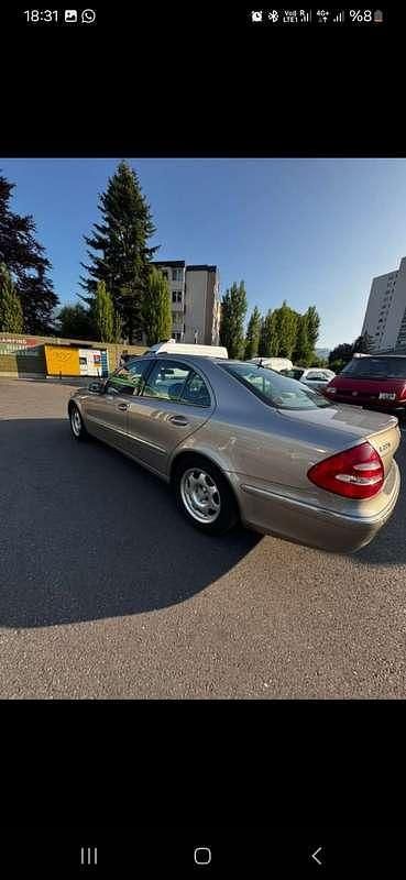 Gebraucht 2003 Mercedes E220 Elegance Limousine | € 9.000 - Bild 1/4
