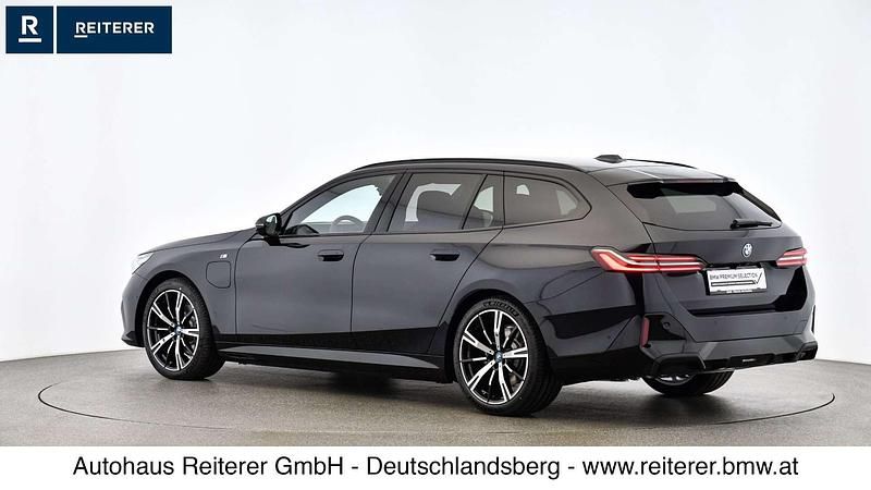 Gebraucht BMW 530e M Sport 299 PS (219 kW) 2024 Schwarz Kombi