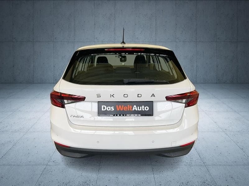Neu Skoda Fabia Essence 95 PS (69 kW) 2026 Weiss  normal Kleinwagen