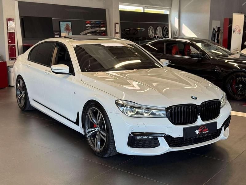 Weiß Gebraucht 2016 BMW 740 M Sport Limousine | € 37.990 (Teuer) - Bild 1/4