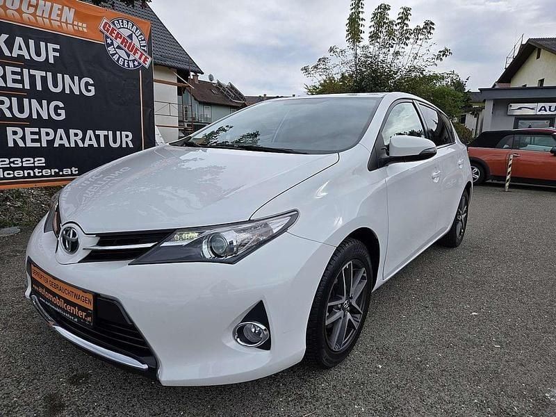 Weiß Gebraucht 2015 Toyota Auris Limousine | € 10.290 (Fairer Preis) - Bild 1/4