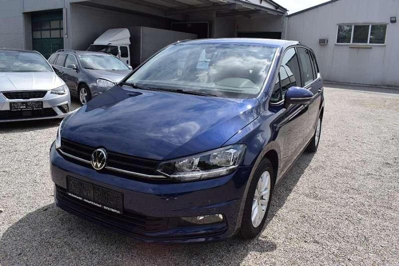Gebraucht VW Touran 122 PS (89 kW) 2023 Silber Van / Kleinbus