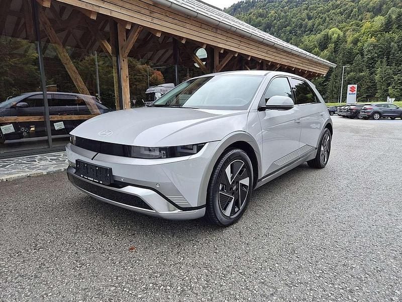 Grau Neu 2025 Hyundai Ioniq GO! Kleinwagen | € 51.260 - Bild 1/4