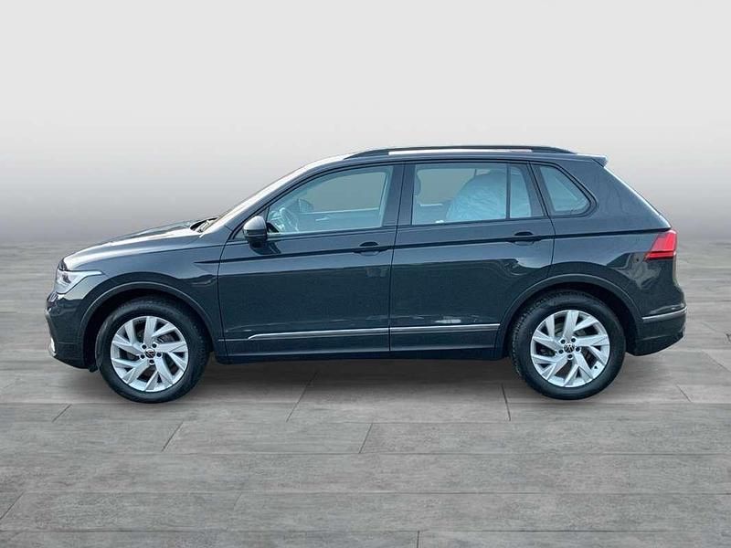 Gebraucht VW Tiguan Life 150 PS (110 kW) 2022 Dunkelgrau  normal SUV