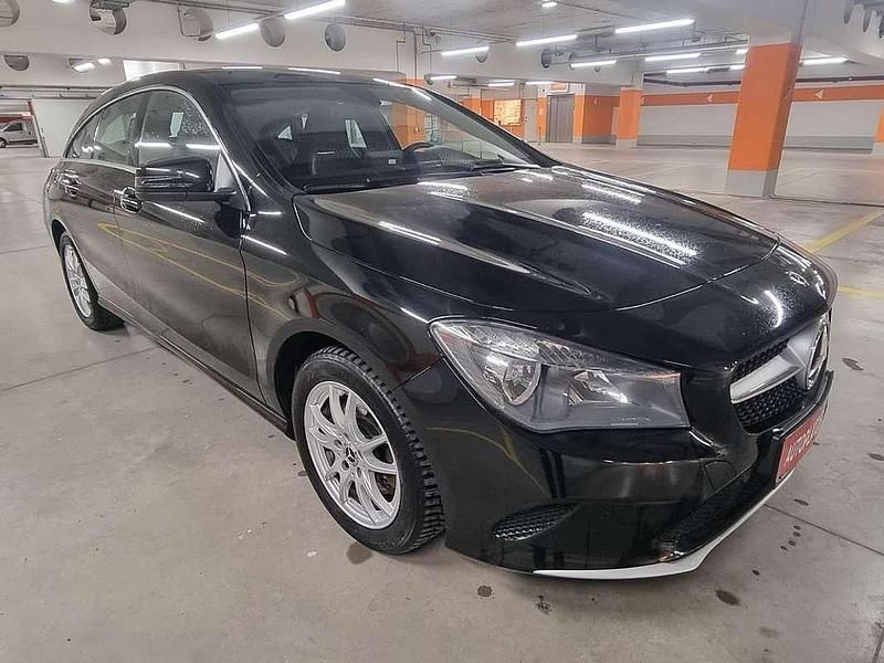 Gebraucht Mercedes CLA180 Shooting Brake 109 PS (80 kW) 2018 Schwarz Kombi