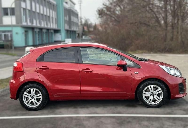 Gebraucht Kia Rio 84 PS (61 kW) 2016 Rot Kleinwagen