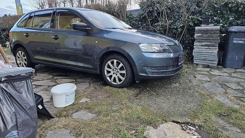 Gebraucht Skoda Rapid Ambition 105 PS (77 kW) 2015 Blau Kleinwagen
