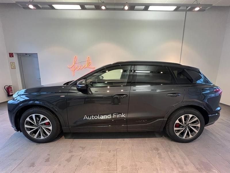 Gebraucht Audi Q6 e-tron 284 kW (387 PS) 2025 Hellgrau  metallic SUV