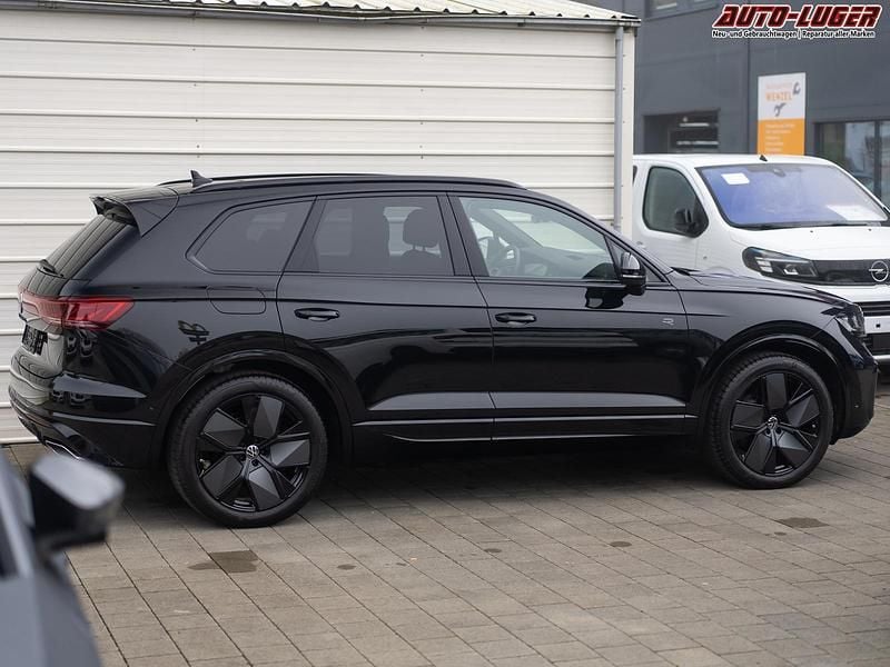 Gebraucht VW Touareg R-line 2024 Grenadillschwarz metallic SUV