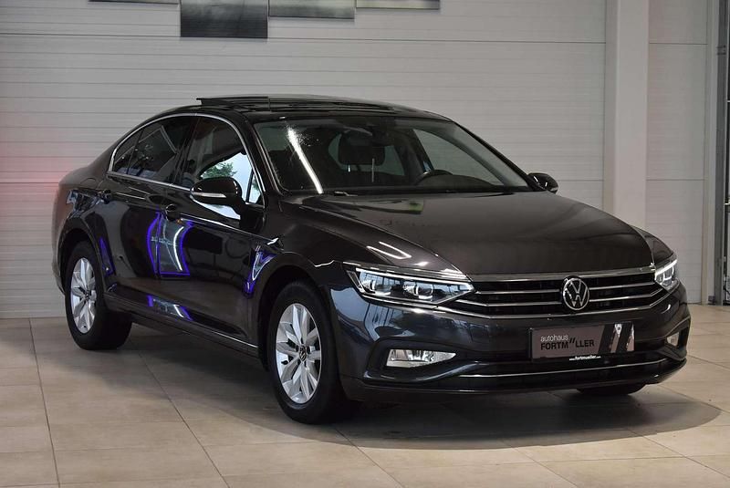 Grau Gebraucht 2020 VW Passat Business Limousine | € 21.500 (Fairer Preis) - Bild 1/4