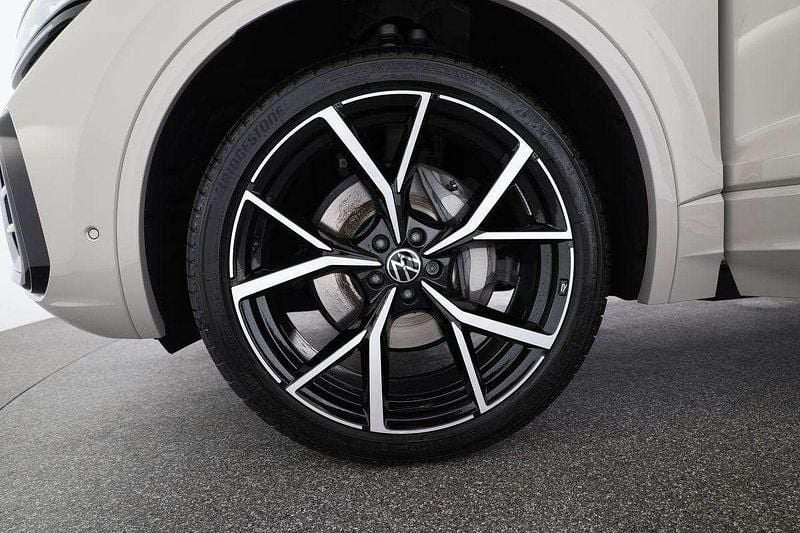 Neu VW Touareg R-line 286 PS (210 kW) 2025 Beige SUV